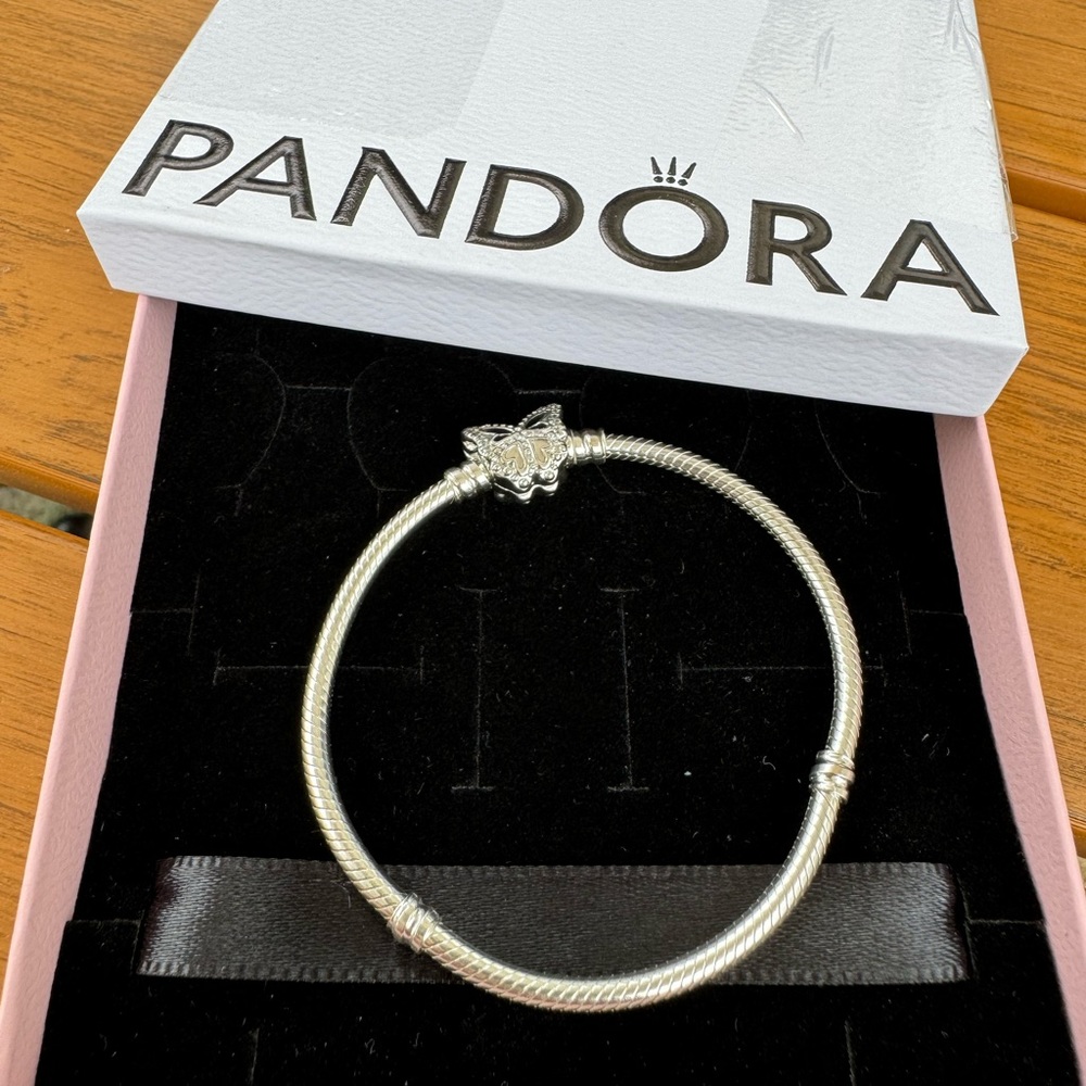 Pandora 7 in bracelet with butterfly clasp